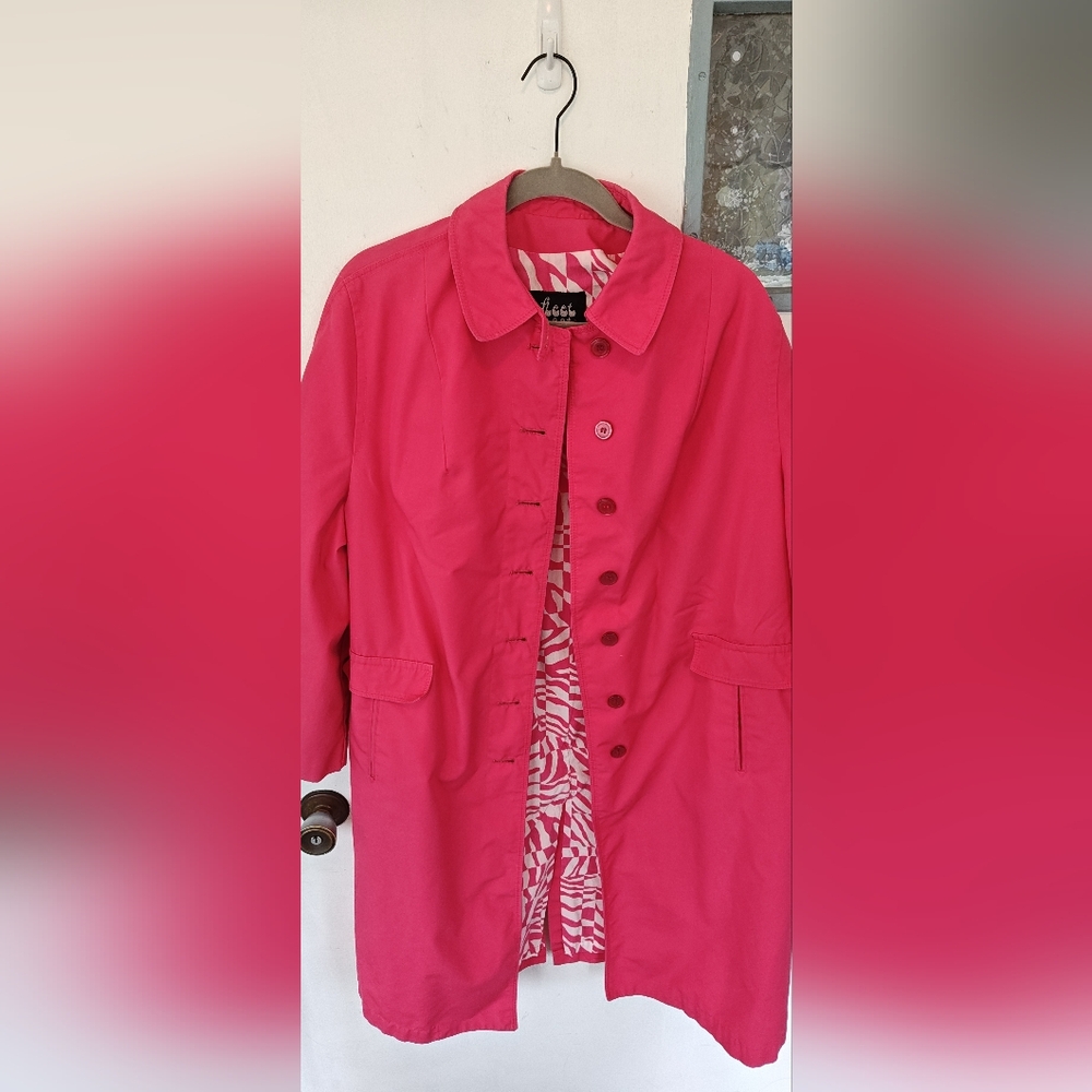 Vintage Pink and White Trench Coat with Water-Resistant Fabric